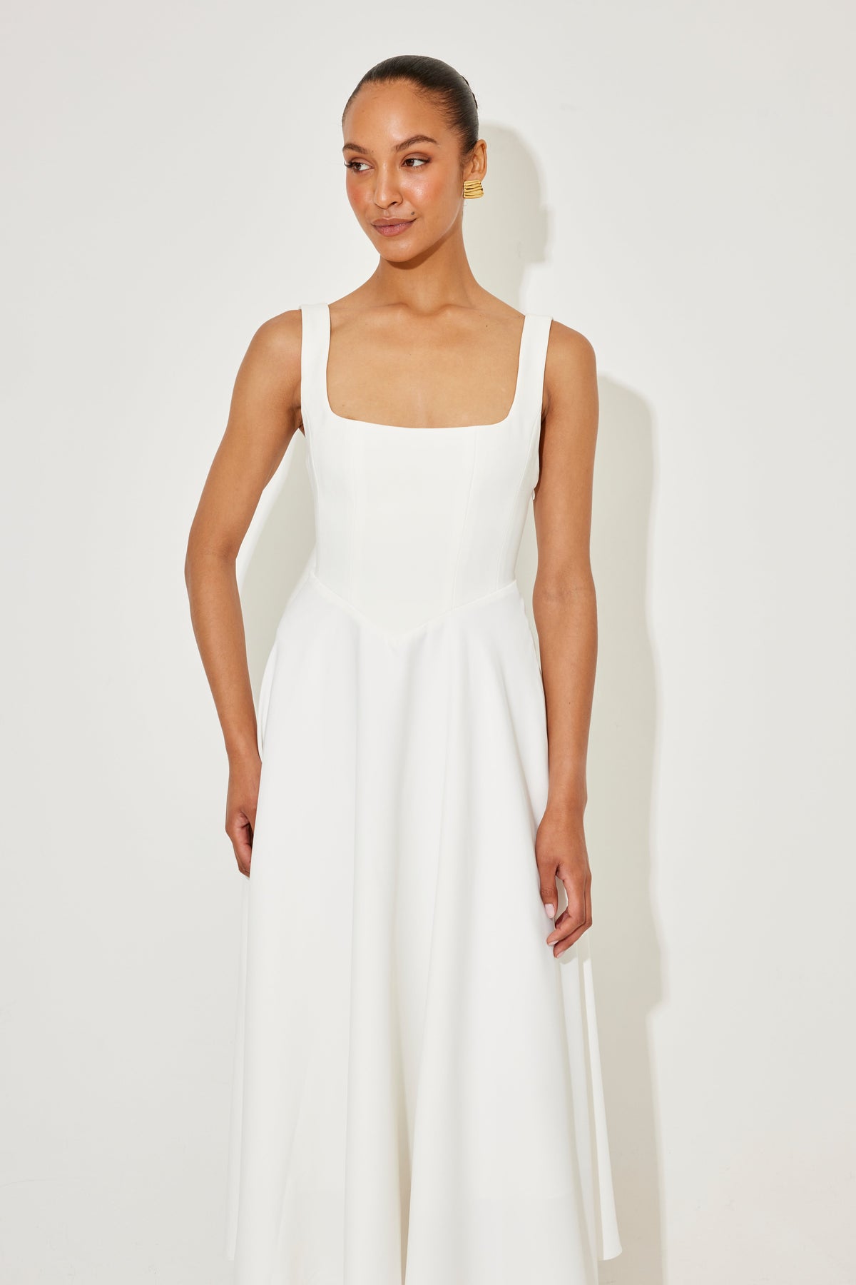 Leah - Timeless Flowy Midi Dress